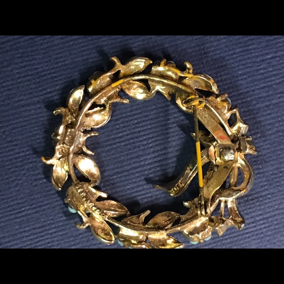 Vintage Coro Signed Wreath Brooch - Picture 5 of 7